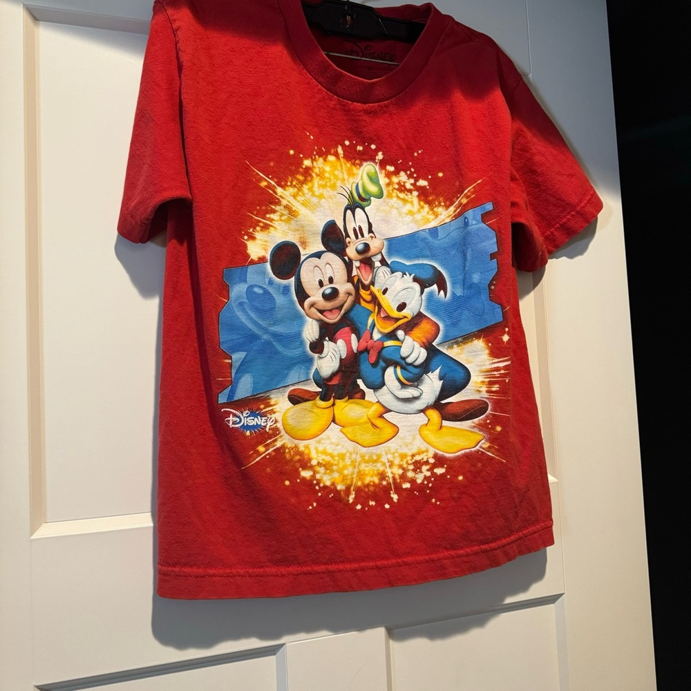 Disney kids medium short sleeve shirt